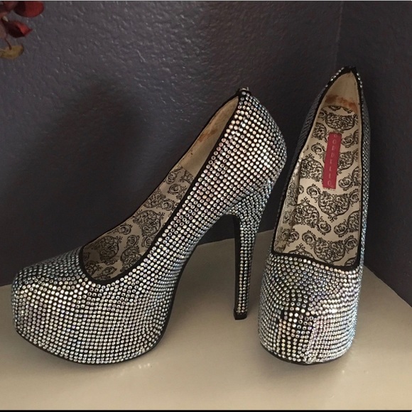 Shoes - Gorgeous Sexy Rhinestone Covered Pumps Sz 6